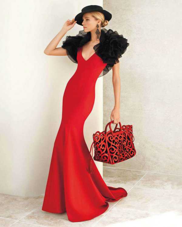 Длинное красное платье с чёрным болеро и шляпой