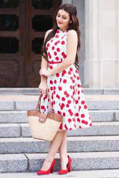 Красные туфли и платье с вишнями